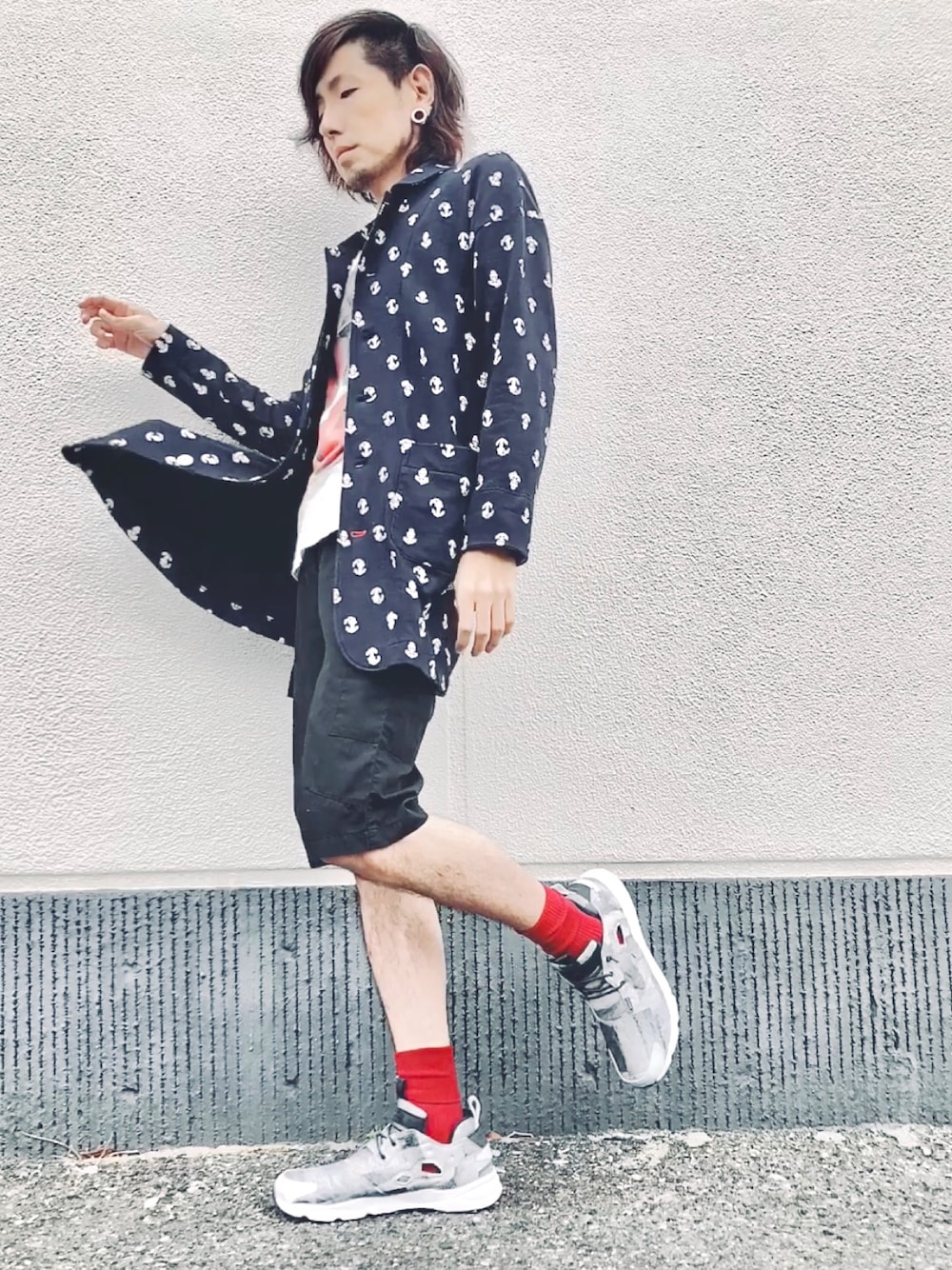「カジュアルコーデ、ハーフパンツ、オトナカジュアル、ロングジャケット、おしゃれさんと繋がりたい、reebok、FRAPBOIS、フォロバ、ダサかわいい、柄物」｜「FRAPBOISのアイテム（テーラードジャケット、ブルー系）」を使った、Kasane  Persakisさん（メンズ・179cm）の春コーディネートの1枚目の写真