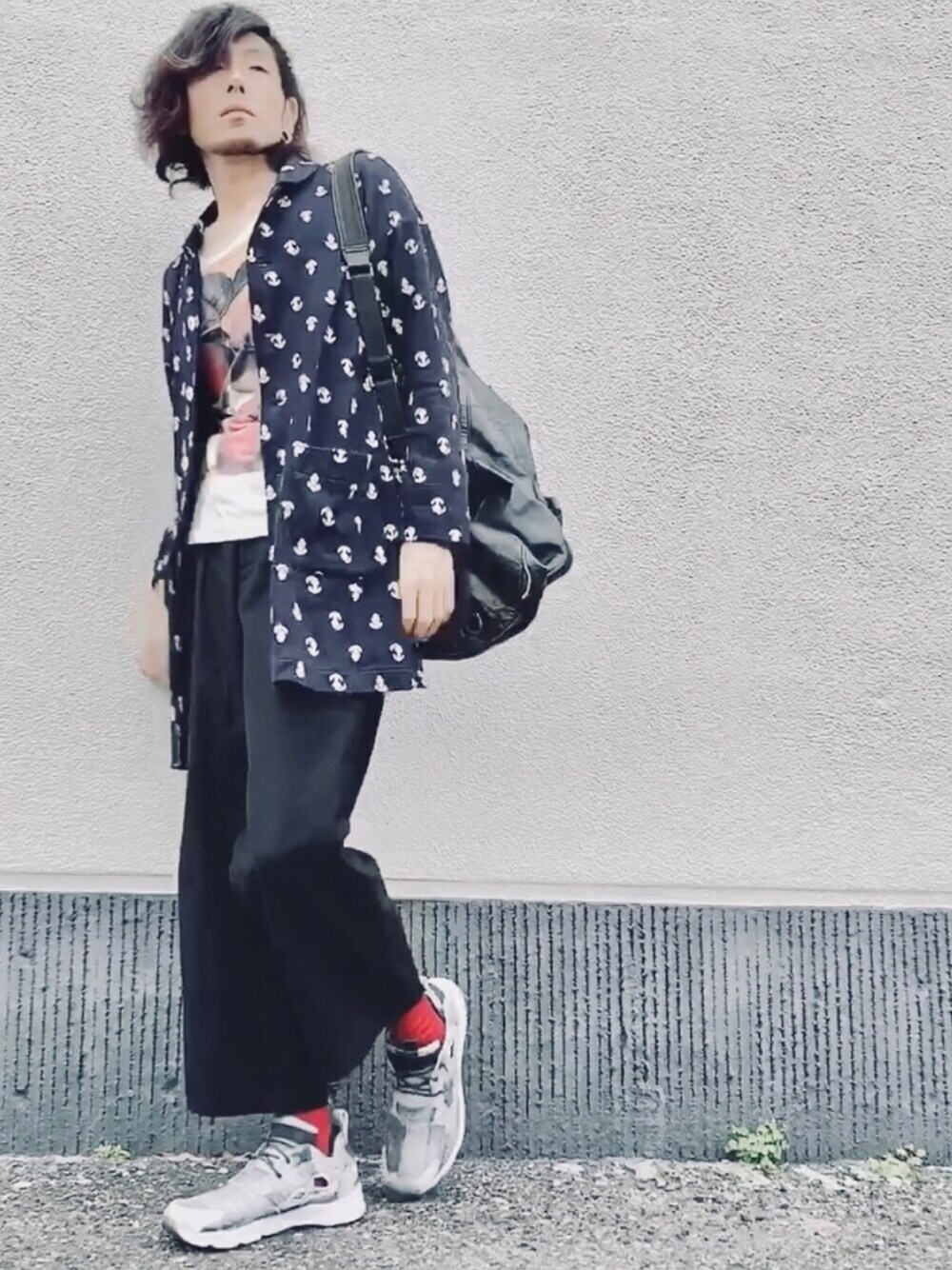 「リラックススタイル、スニーカー、おしゃれさんと繋がりたい、シンプルコーデ、柄物、FRAPBOIS、フォロバ、HARE、オトナカジュアル、factotum」｜「FACTOTUMのアイテム（バックパック/リュック、ブラック系）」を使った、Kasane  Persakisさん（メンズ・179cm）の春コーディネートの1枚目の写真