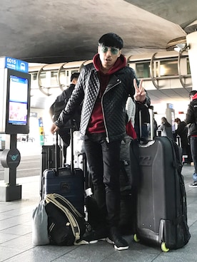 「clarks」｜「アイテム（ライダースジャケット）」を使った、Ethan Chuさん（メンズ・172cm）の春コーディネート