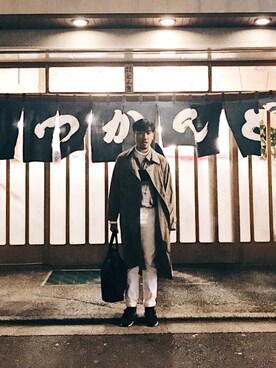 「Levis」｜「アイテム（トレンチコート）」を使った、Ethan Chuさん（メンズ・172cm）の春コーディネート