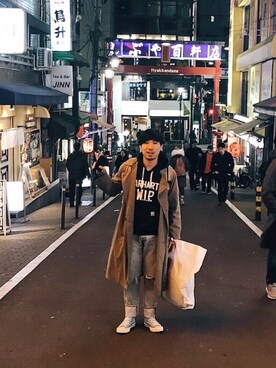 「carhartt」｜「アイテム（トレンチコート）」を使った、Ethan Chuさん（メンズ・172cm）の春コーディネート