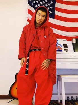 「red」｜「アイテム（ナイロンジャケット）」を使った、Ethan Chuさん（メンズ・172cm）の秋コーディネート