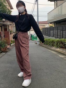センタープレスストレートパンツを使った人気ファッション