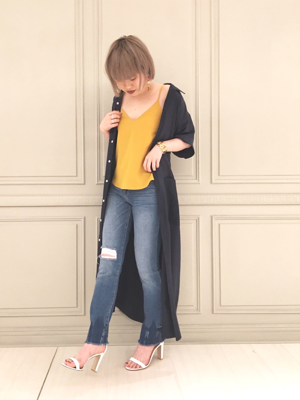 「outfit、夏コーデ、大人カジュアル、オトナ女子、モード、シンプル、シャツ、デニム、スキニーデニム、サンダル」｜「JULIEN DAVIDのアイテム（シャツワンピース、ブルー系）」を使った、SHCさん（レディース・155cm）の夏コーディネートの1枚目の写真