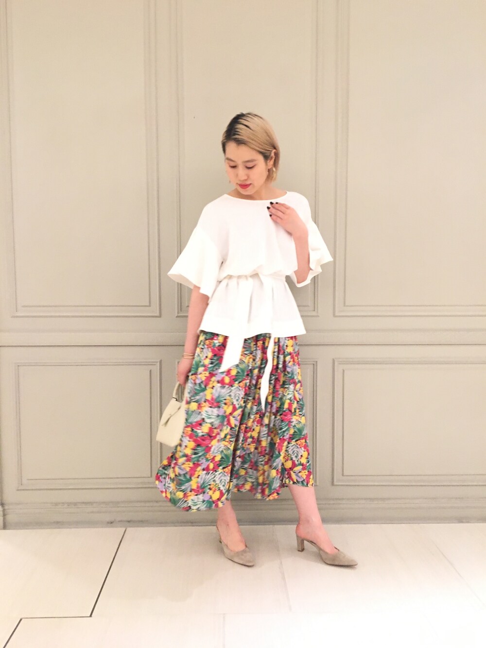 「ootd、outfit、夏コーデ、モード、休日コーデ、ブラウス、白Tシャツ、スカート、花柄、サンダル」｜「DESIGNERS REMIXのアイテム（シャツ/ブラウス、ホワイト系）」を使った、SHCさん（レディース・155cm）の夏コーディネートの1枚目の写真