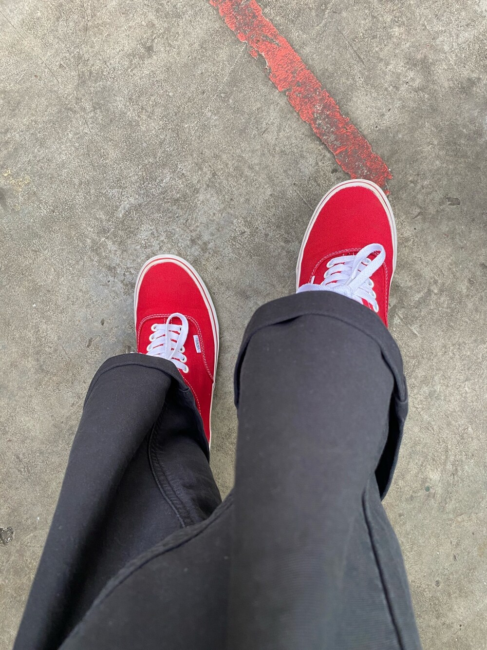 「VANSのAuthentic（スニーカー、レッド系）」を使った、jerimoさん（メンズ・176cm）の夏コーディネートの1枚目の写真