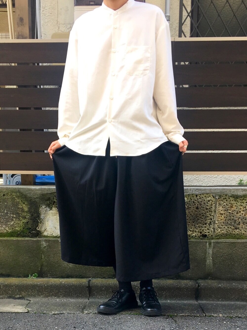 「今日のコーデ、シンプルコーデ、おしゃれさんと繋がりたい、ワイドパンツ、古着、HARE、Y-3、yohjiyamamoto、欅坂46、モノトーン」｜「HAREのモダールスタンドカラーシャツ(HARE)（シャツ/ブラウス、ホワイト系）」を使った、たいぽん→さん（メンズ・170cm）の夏コーディネートの1枚目の写真