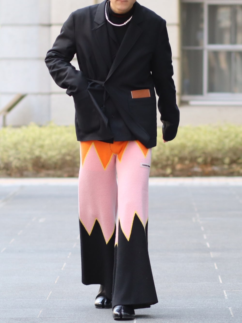 「春、カジュアル、おしゃれさんと繋がりたい、休日コーデ、リラックススタイル、きれいめカジュアル、ファッションの力を信じよう、大人コーデ、クセが強い、ootd」｜「TENDER PERSONのrp1437-CHEVRON KNIT BAGGY PANTS　パンツ（その他パンツ、オレンジ系）」を使った、たいぽん→さん（メンズ・172cm）の春コーディネートの1枚目の写真