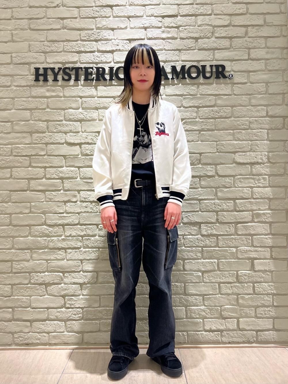 「カジュアル、グランジ、ライトアウター、ヒステリックグラマー、でにむ、春こーで、hysteric glamour、ワイドぱんつ、Ｔシャツ、🐼コラボ」｜「HYSTERIC GLAMOURのSIMPLE STUDSベルト（ベルト、ブラック系）」を使った、ゆうかさん（レディース・164cm）の春コーディネートの1枚目の写真