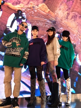 「DIESEL（ディーゼル）のWOMEN'Sビンテージロゴクルーネックオーバーサイズスウェット（スウェット、グレー系）」を使った、NOMOさん（レディース・162cm）の秋コーディネート