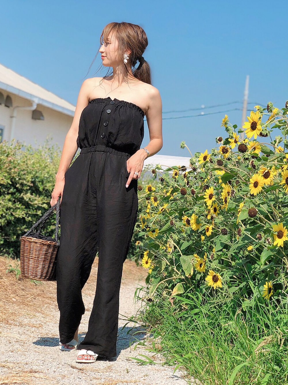 「夏、オトナ女子、黒、楽チンコーデ、おしゃれさんと繋がりたい、ママコーデ、ママファッション、GRL、グレイル」｜「GRLのリボン付カゴトートバッグ（かごバッグ、ベージュ系）」を使った、asukaさん（レディース・163cm）の夏コーディネートの1枚目の写真