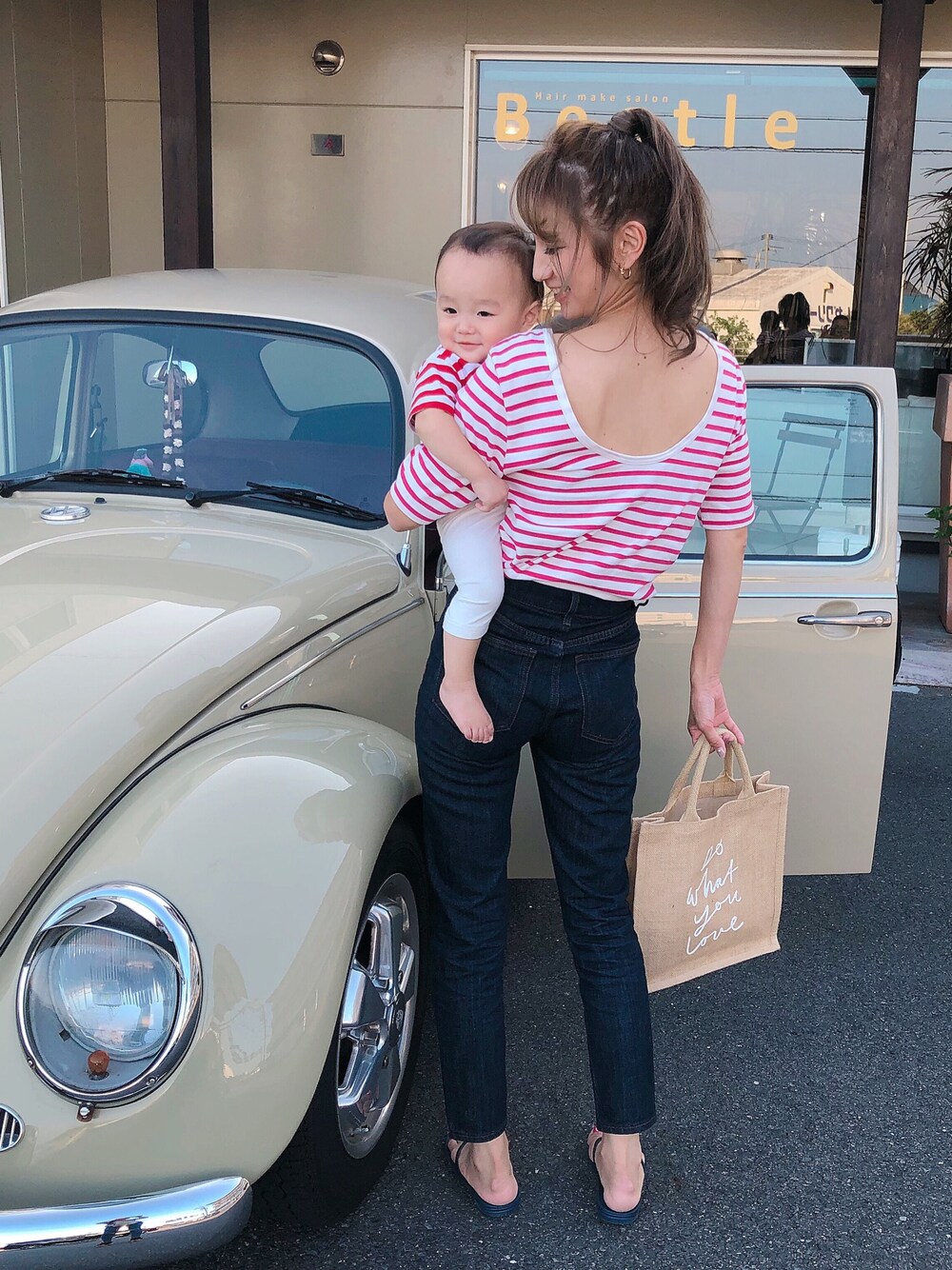 「夏、シンプルコーデ、カジュアルコーデ、パンツスタイル、ママコーデ、ママファッション、ベビーコーデ、ボーダー、GRL、グレイル」｜「GRLのハイウエストテーパードデニムパンツ（デニムパンツ、ブルー系）」を使った、asukaさん（レディース・163cm）の夏コーディネートの1枚目の写真