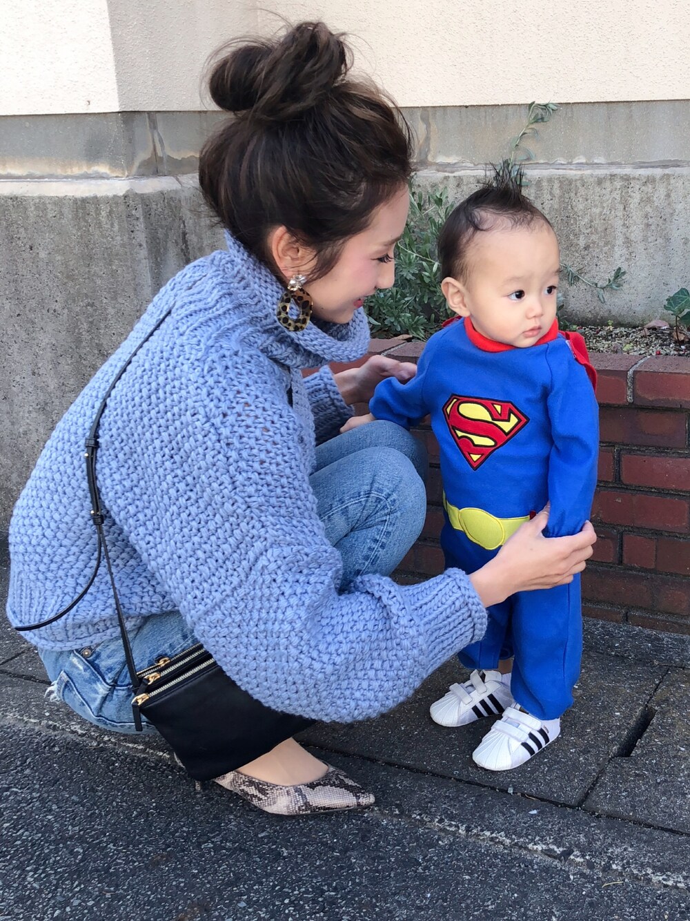 「wearhalloween2018、カジュアル、秋、ママコーデ、ママファッション、ベビーコーデ、キッズコーデ、moussy、ブルー」｜「SESTOの7cmヒールパンプス美脚ポインテッドトゥパンプス（パンプス、その他）」を使った、asukaさん（レディース・163cm）の秋コーディネートの1枚目の写真