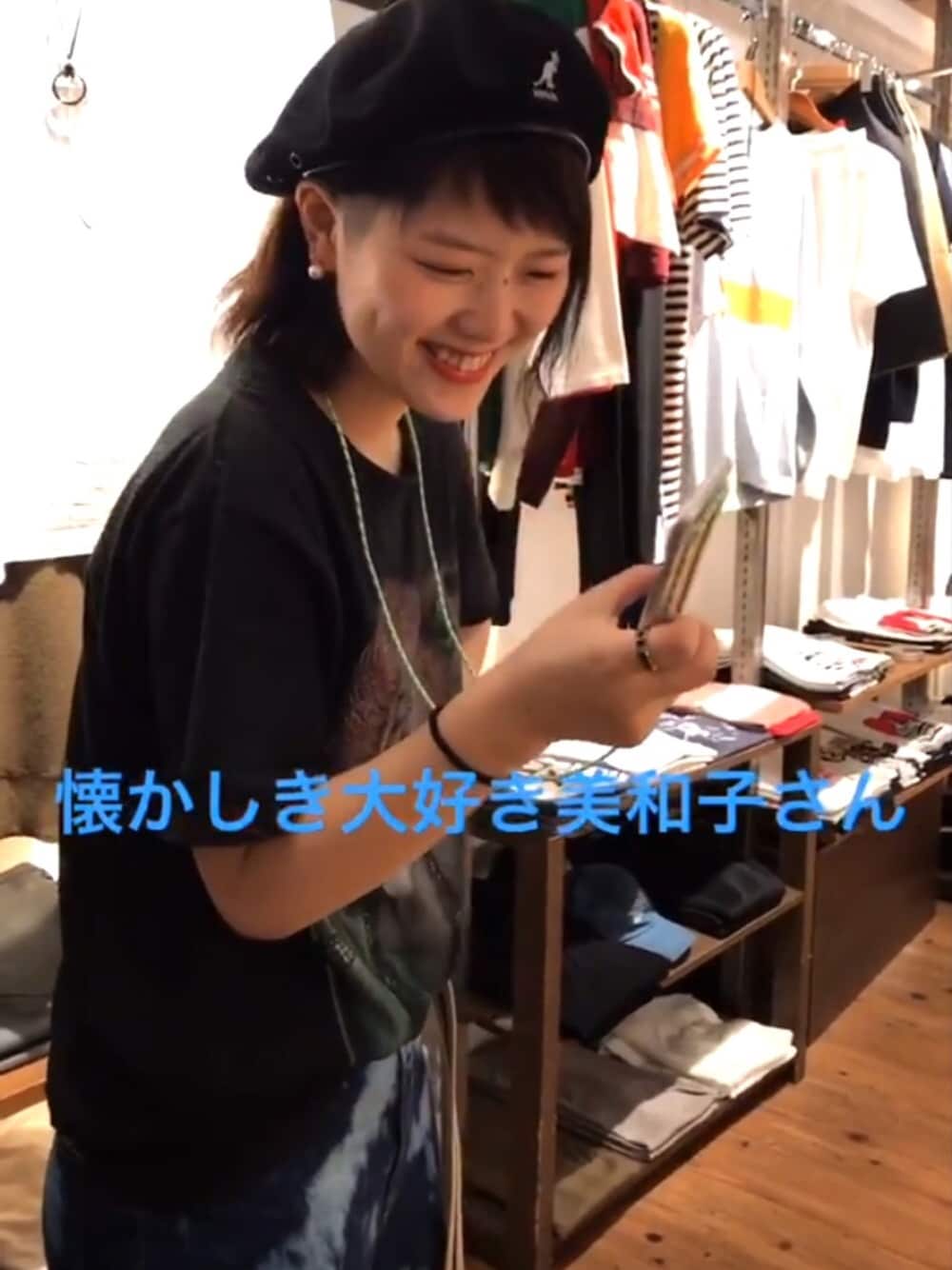 「マリリンモンロー、久しぶり、WOmB、広島、東京、ツーブロック女子、オン眉、リメイク、クラッシュ、更新率上げたい」｜「KANGOLのKANGOL SMU Tropic Galaxy / カンゴール エスセムユー トロピック ギャラクシー ベレー帽 / オーバーライド（ハンチング/ベレー帽、ブラック系）」を使った、みわぴょんさん（レディース・165cm）の夏コーディネートの1枚目の写真