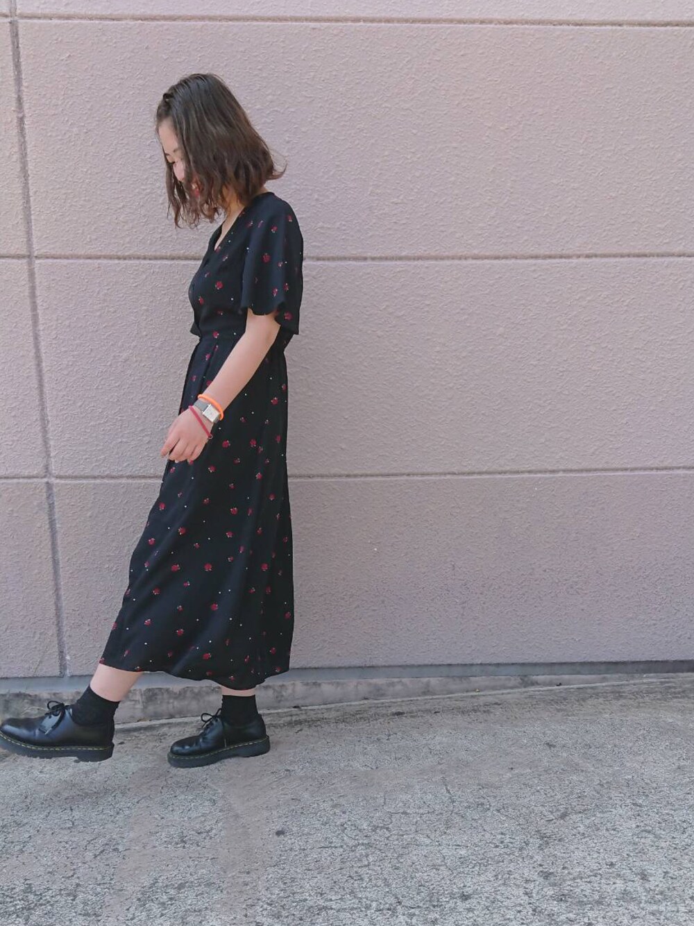 「夏、ootd、プチプラ、黒、おしゃれさんと繋がりたい、オトナ女子、ローズ、薔薇、バラ、ローズババア」｜「Green　Parksの・ローズptフロントボタンロングワンピース（ワンピース、ブラック系）」を使った、みわぴょんさん（レディース・165cm）の夏コーディネートの1枚目の写真