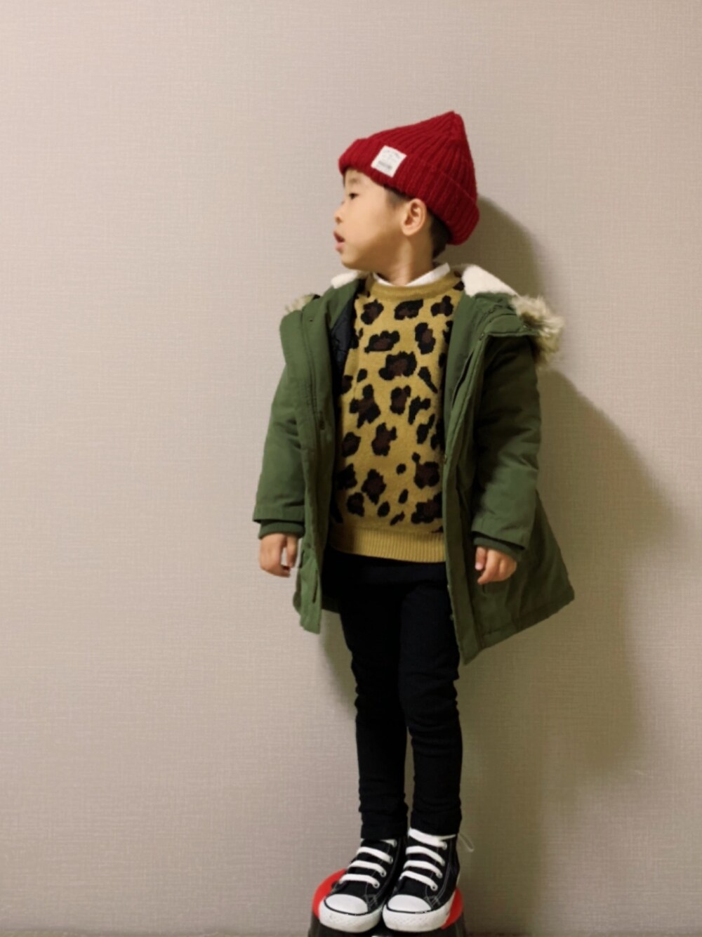 「冬アウター着回しチャレンジ、キッズファッション、男の子コーデ、kids、韓国子供服、西松屋、スキニーパンツ、3coins、レオパード、4歳」｜「GLOBAL WORKの【キッズ】撥水スタイルUPモッズ/837114（モッズコート、グリーン系）」を使った、HeROさん（キッズ・100cm）の冬コーディネートの1枚目の写真