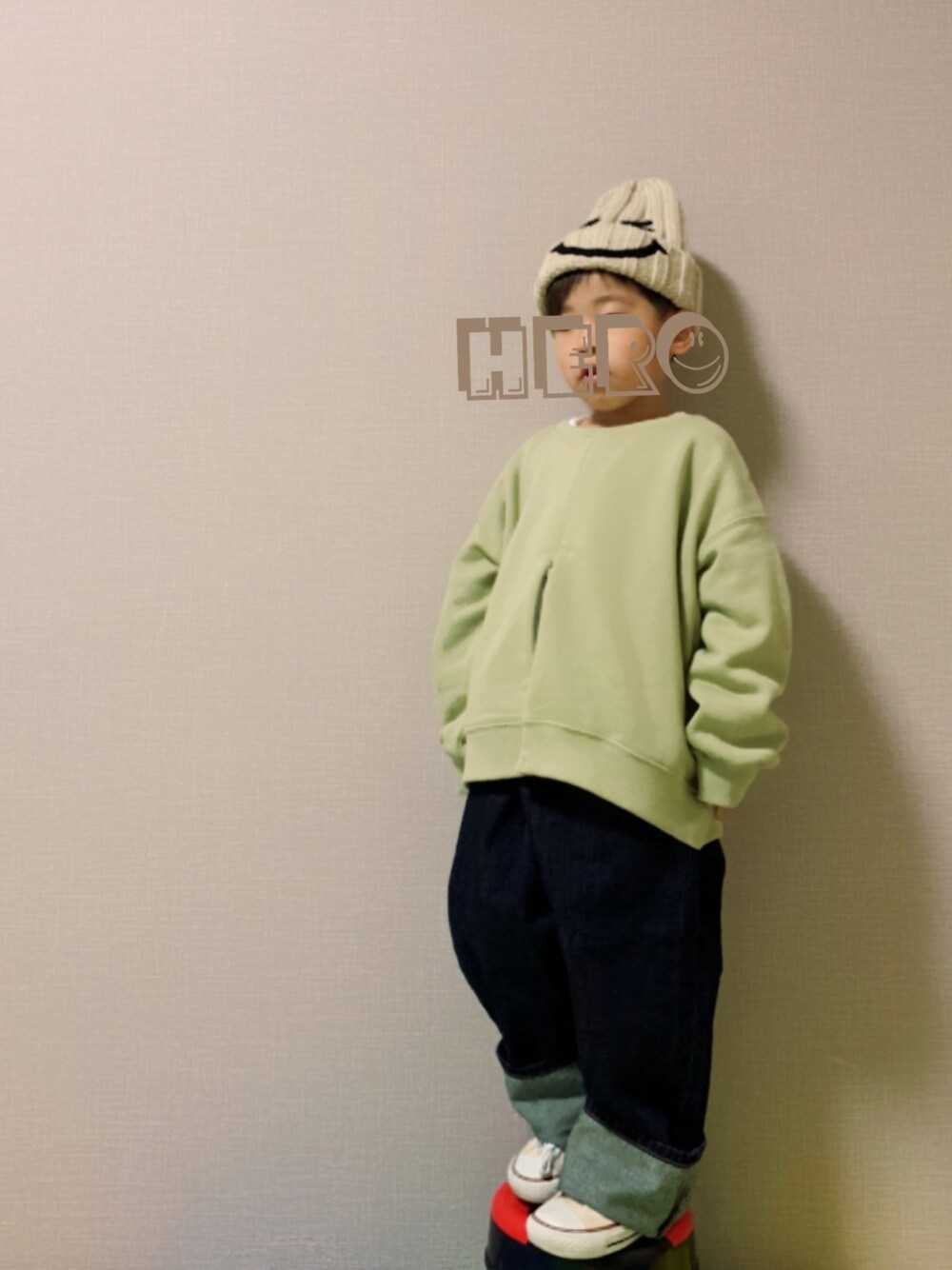 「パステル映える春、男の子コーデ、カジュアルコーデ、converse、ピスタチオ、ティピーコーデ、韓国子供服、休日スタイル、むすこーで、4歳」｜「LOWRYS FARMのウラケクルーZIPプルオーバー　855557（スウェット、グリーン系）」を使った、HeROさん（キッズ・100cm）の春コーディネートの1枚目の写真