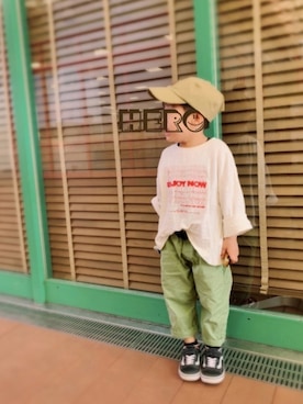 「AZUL by moussy（アズールバイマウジー）のアイテム（キャップ）」を使った、HeROさん（キッズ・100cm）の春コーディネート