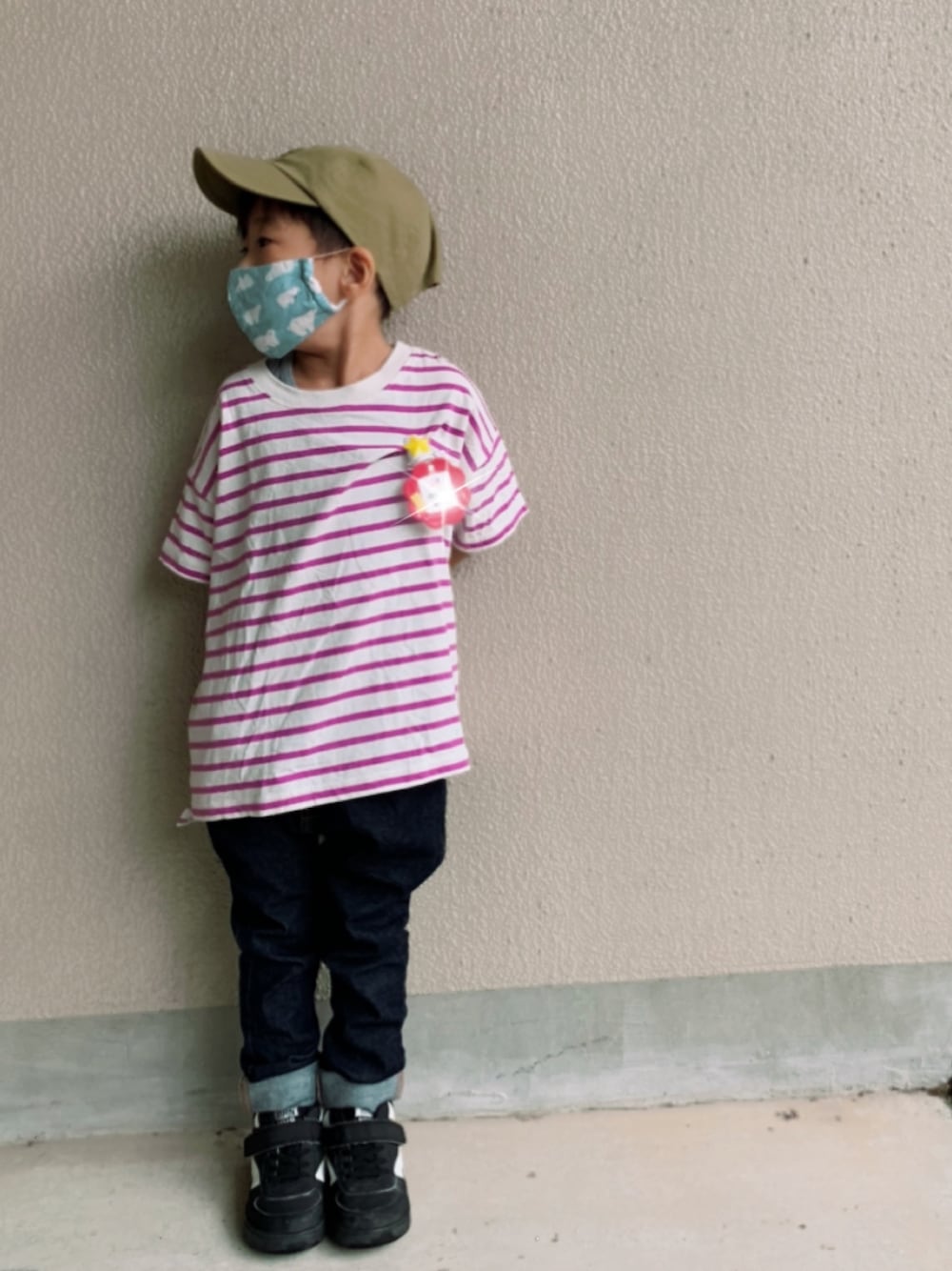 「ボーダートップス、デニムパンツ、キャップ、Branshes、ベージュ、幼稚園コーデ、サルエルパンツ、オーバーサイズ、5歳」｜「LOWRYS FARMのＵＳＡボーダーＳＳ　886106（Tシャツ/カットソー、ピンク系）」を使った、HeROさん（キッズ・100cm）の夏コーディネートの1枚目の写真