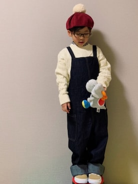 「白ニット」｜「アイテム（オールインワン・サロペット）」を使った、HeROさん（キッズ・110cm）の冬コーディネート