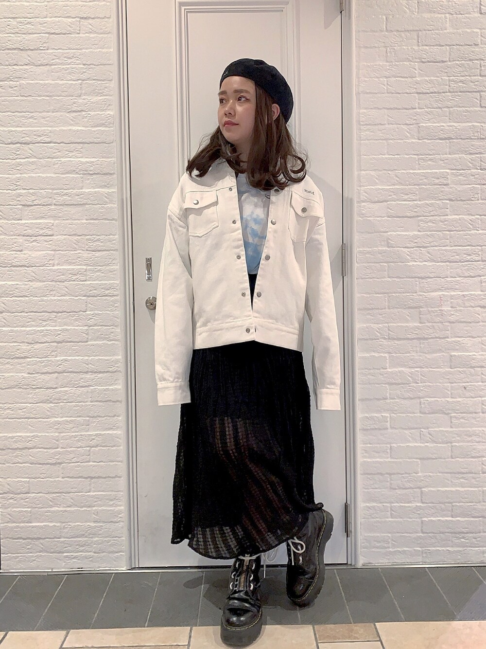 「x-girl、オールシーズン、ジャケット、シースルースカート」｜「X-girlのMILLS LOGO PIPING BERET（ハンチング/ベレー帽、ブラック系）」を使った、宮野瑠華さん（レディース・158cm）の春コーディネートの1枚目の写真