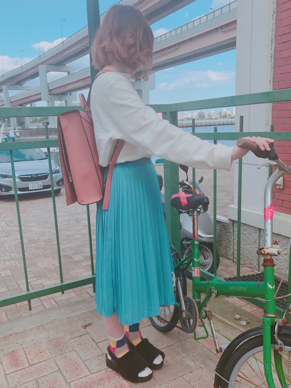 「プチプラ、ランドセル、カジュアル、ファーサンダル、プリーツスカート、セリア、ユニクロ」｜「UNIQLOのアイテム（Tシャツ/カットソー、ホワイト系）」を使った、御無沙汰流星群さん（レディース・158cm）の春コーディネートの1枚目の写真