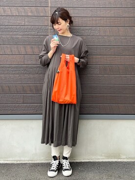 バッグ オレンジ系 を使った チャコールグレー の人気ファッションコーディネート Wear
