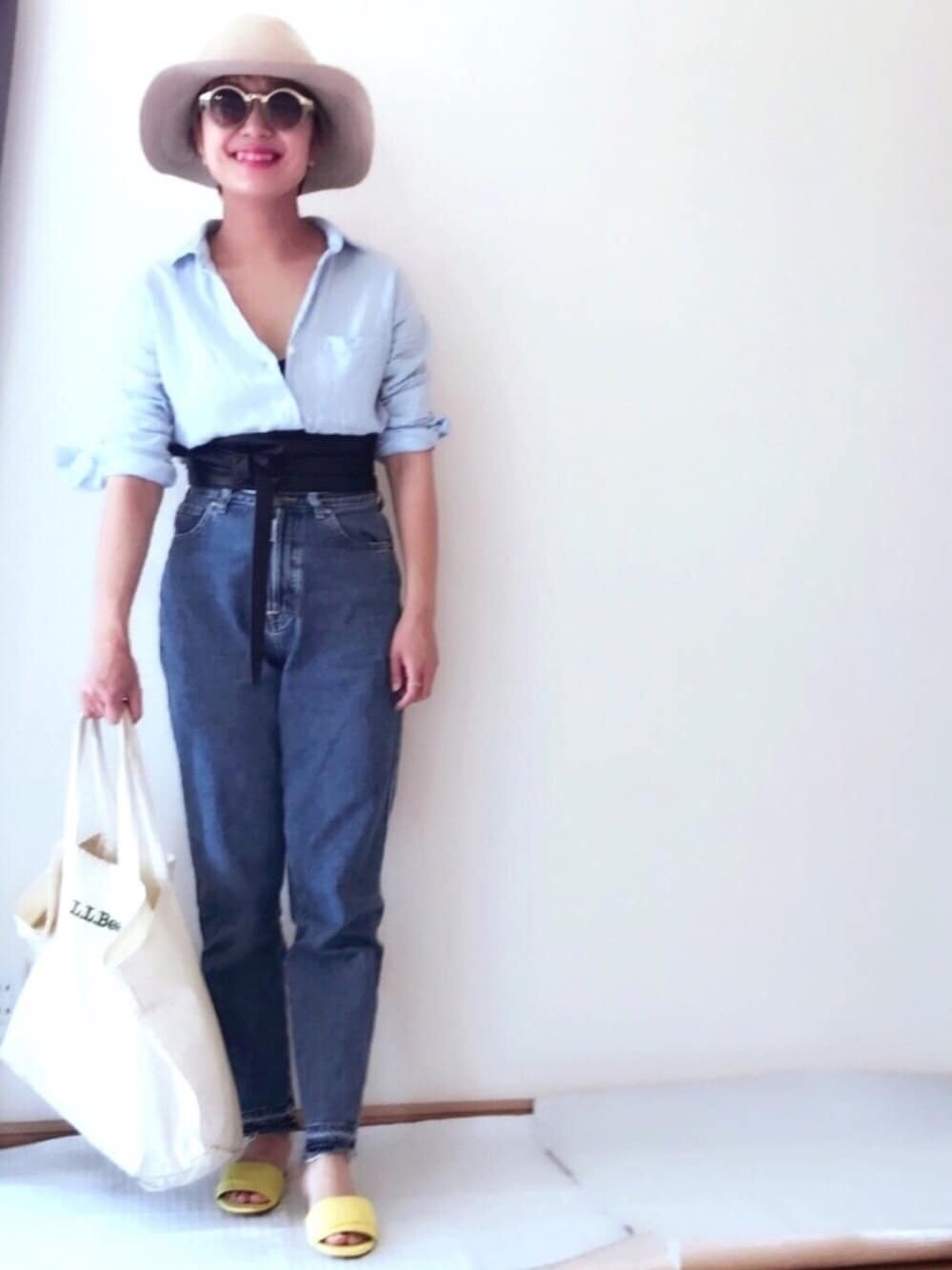「春コーデ、シンプルコーデ、大人カジュアル、シャツスタイル、GU、きれいめカジュアル、ZARA、ママコーデ、ベルイエロー、ザラジョ」｜「SOMETHINGの【SOMETHING for ADAM ET ROPE'】別注FRENCH NOUVEAU W-FRONT SLIM（デニムパンツ、ブルー系）」を使った、maikoroさん（レディース・158cm）の春コーディネートの1枚目の写真