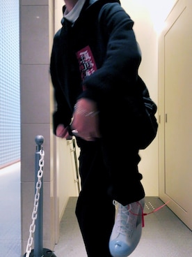 「OFF-WHITE」｜「アイテム（スラックス）」を使った、RikuNeichiさん（メンズ・176cm）の秋コーディネート