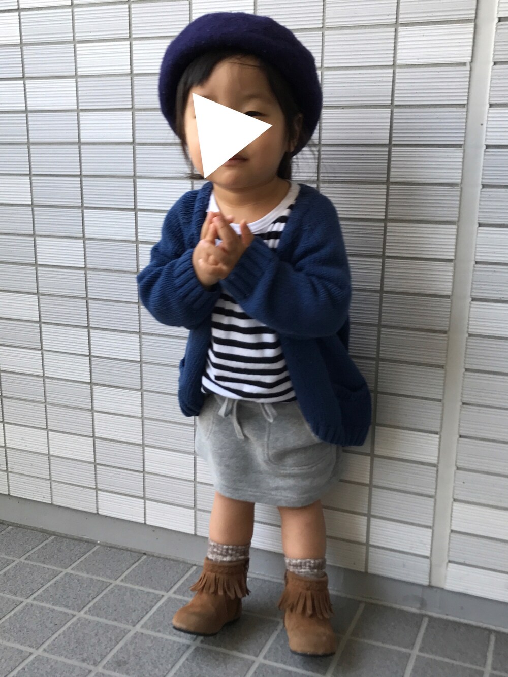 「ボーダー、キッズ、おんなのこ、ベレー帽、スカート、カーディガン、90cm、2歳」｜「MARKEY'Sのアイテム（ハンチング/ベレー帽、ブルー系）」を使った、UuuCooさん（キッズ・80cm）の秋コーディネートの1枚目の写真