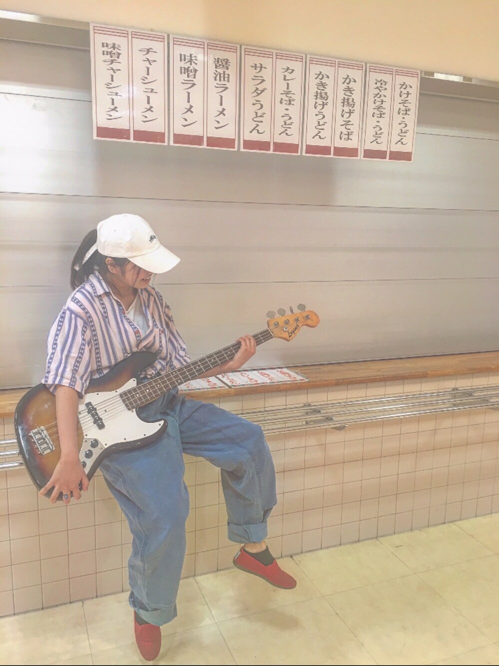「STUSSYのClassic Lo Pro SU16 Cap（キャップ、ホワイト系）」を使った、こ え ださん（レディース・153cm）の秋コーディネートの1枚目の写真