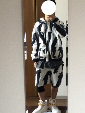 「WHITELAND（ホワイトランド）のアイテム（Tシャツ/カットソー、グレー系）」を使った、@大知さん（メンズ・170cm）の春コーディネート