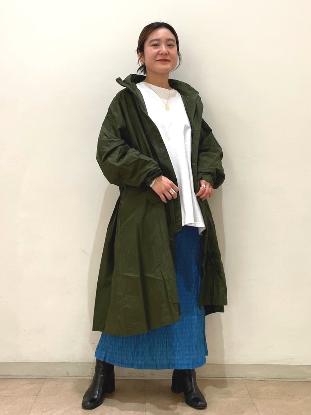 「シンプルコーデ、春コーデ、Champion、モッズコート、Marmot、Ray BEAMS」｜「Ray BEAMSのMarmot × Ray BEAMS / 別注 ライト モッズコート（モッズコート、グリーン系）」を使った、yamashita  aiさん（レディース・158cm）の春コーディネートの1枚目の写真
