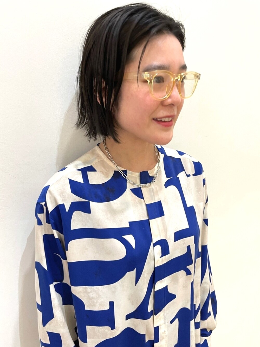 「めがね、柄シャツ、BEAMS BOY、maturely」｜「Ray BEAMSのRay BEAMS / オーバル チェーン ネックレス（ネックレス、シルバー系）」を使った、yamashita  aiさん（レディース・158cm）の春コーディネートの1枚目の写真