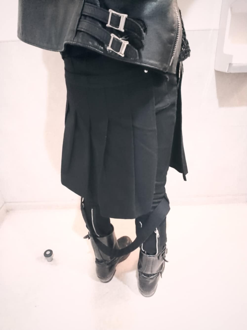 「パンク、ボンテージパンツ、ライダース、黒」｜「666のボンパン（パンツ、ブラック系）」を使った、みどりんさん（メンズ・171cm）の春コーディネートの1枚目の写真