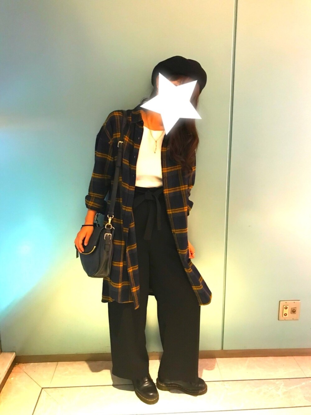 「シャツワンピ、Dr.Martens、カジュアル、ブーツ、ベレー帽、秋のコーデ、チェックシャツ、ワイドパンツ、ゆるコーデ、着回しコーデ」｜「GLOBAL WORKのソフトフランネルワンピース/762670（ワンピース、イエロー系）」を使った、Meeee!さん（レディース・163cm）の秋コーディネートの1枚目の写真