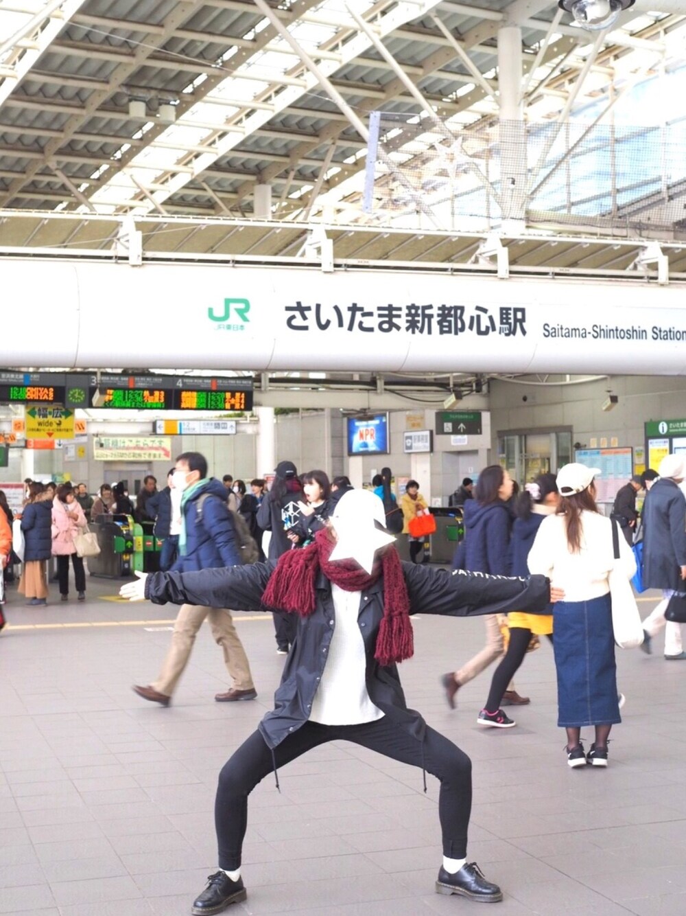 「フリルネック、LIVE、モノトーン、マフラー、BUMP OF CHICKEN、さいたまスーパーアリーナ、ドクターマーチン、コーチジャケット」｜「BUMP OF CHICKENのアイテム（キャップ、ホワイト系）」を使った、Meeee!さん（レディース・163cm）の冬コーディネートの1枚目の写真
