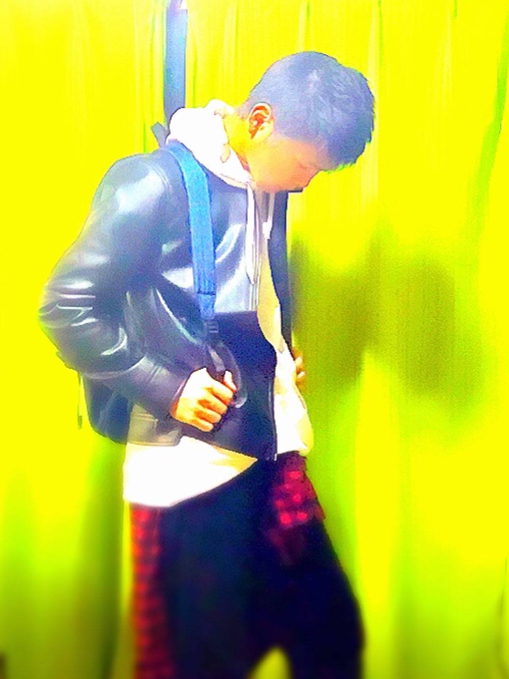 「ライダース、スラックス、腰巻きスタイル、パーカー、高校生、よかったらいいねお願いします、気軽にフォローお願いします！」｜「NANO universeのスラックス【junhashimotoコラボ】（スラックス、ブラック系）」を使った、ぴろぴろさん（メンズ・170cm）の冬コーディネートの1枚目の写真