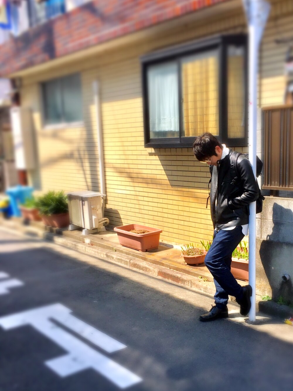 「ライダース、レイヤードスタイル、革靴、休日スタイル、ジョガーパンツ、高校生、気軽にフォローお願いします！、いいね、save、フォローお願いします🤑」｜「ZIP FIVEのPUレザーシングルライダース（ライダースジャケット、ブラック系）」を使った、ぴろぴろさん（メンズ・170cm）の春コーディネートの1枚目の写真