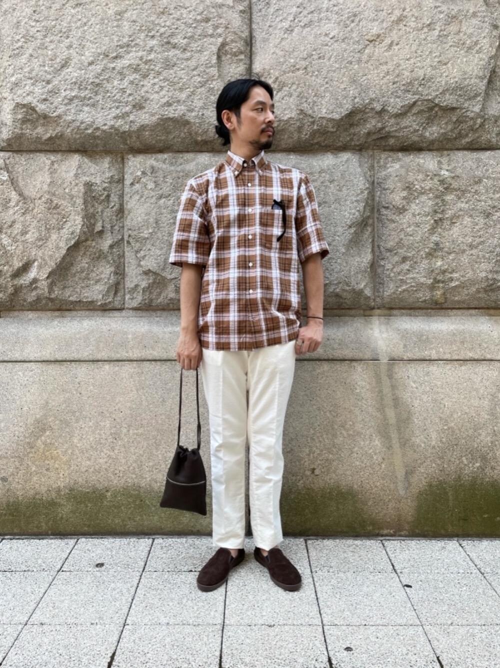 「シューズ、シャツ/ブラウス、ぱんつ」｜「Ray-Banの＜Ray-Ban（レイバン）＞ Wayfarer（サングラス、ブラウン系）」を使った、喜納さん（メンズ・176cm）の夏コーディネートの1枚目の写真