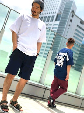 「AVIREX（アヴィレックス）のアイテム（サンダル）」を使った、奥野翼さん（メンズ・180cm）の春コーディネート