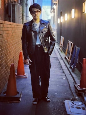 「サンダルに靴下」｜「アイテム（ライダースジャケット）」を使った、奥野翼さん（メンズ・180cm）の夏コーディネート