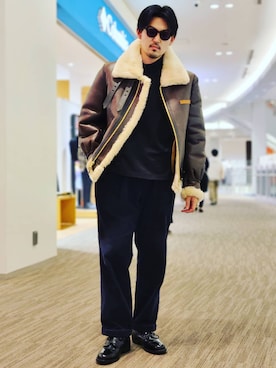 「AVIREX（アヴィレックス）のアイテム（ムートンコート）」を使った、奥野翼さん（メンズ・180cm）の秋コーディネート
