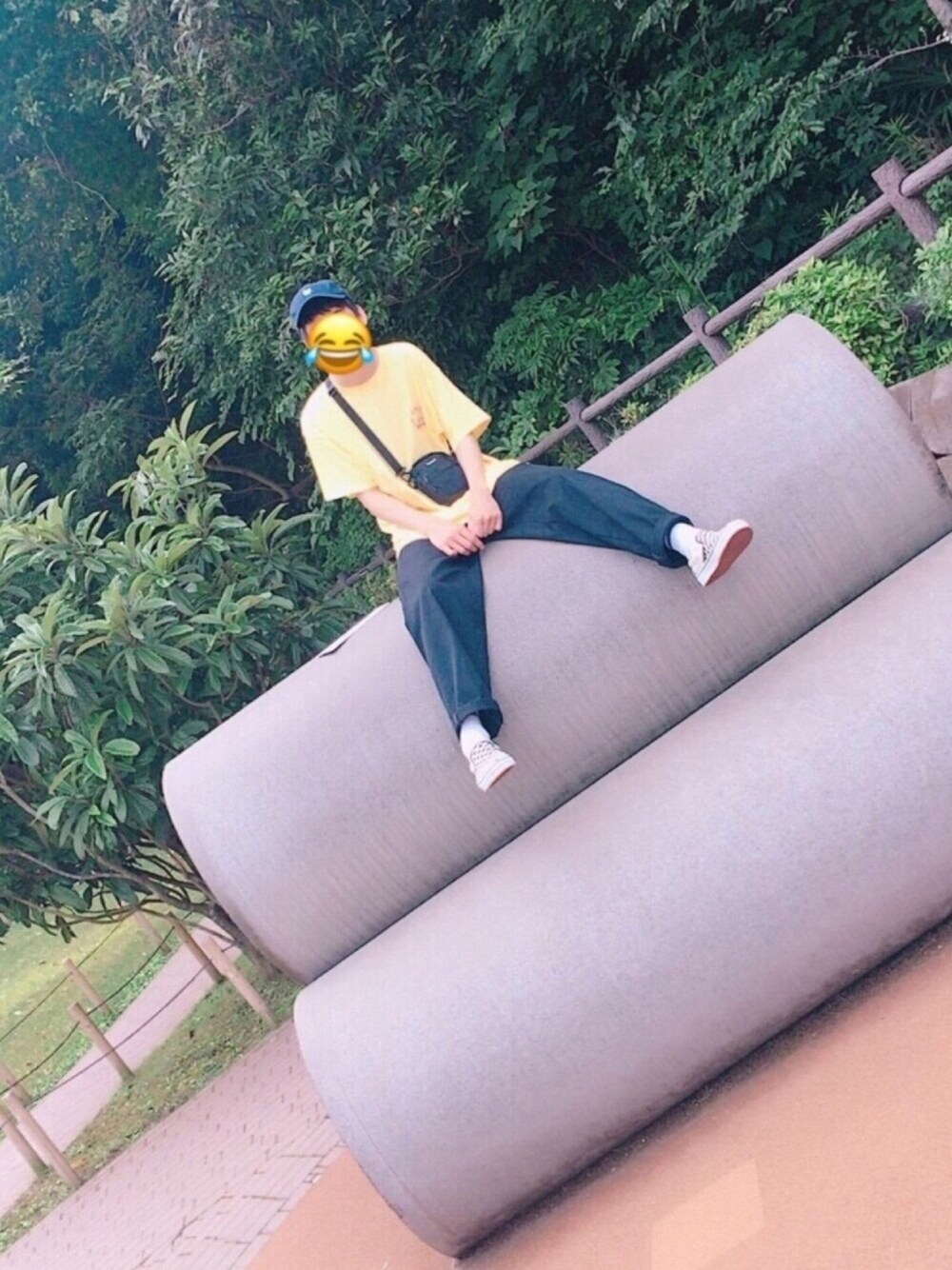 「bronze56k、BRONZE 56K、only ny、VANS、supreme、Hanes」｜「ONLY NYのアイテム（Tシャツ/カットソー、イエロー系）」を使った、りようたさん（メンズ・180cm）の夏コーディネートの1枚目の写真