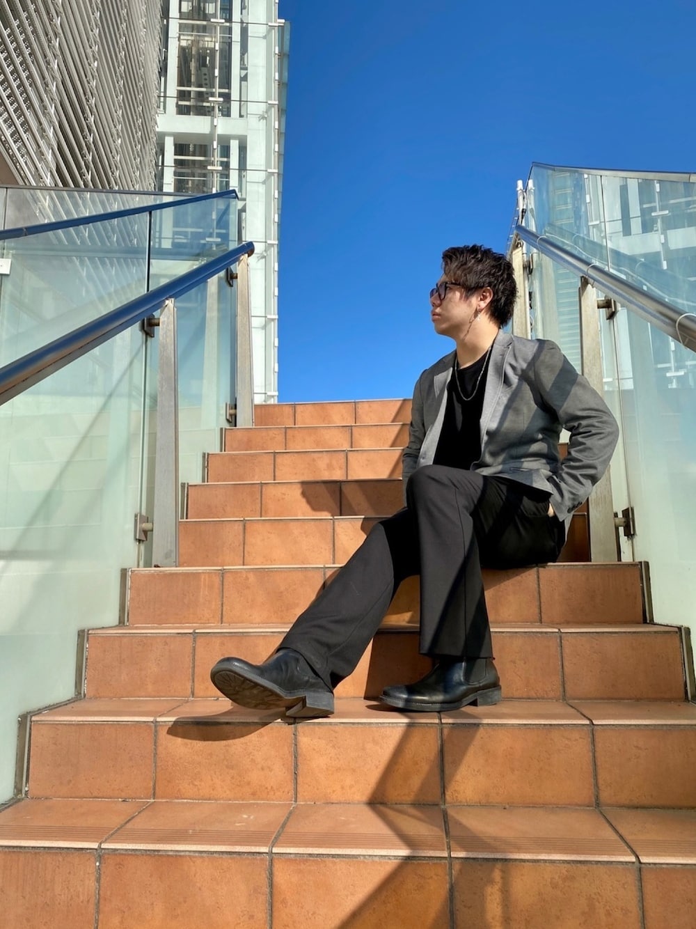 「オトナカジュアル、キレイめ、ジャケット、STUDIOUS、Lui's、tk.TAKEO KIKUCHI、フレアパンツ、ロングシャツ」｜「tk.TAKEO KIKUCHIの◆TR テーラードジャケット（テーラードジャケット、ブラック系）」を使った、。さん（メンズ・179cm）の秋コーディネートの1枚目の写真