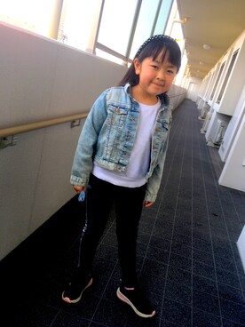 「H&M（エイチ・アンド・エム）のアイテム（デニムジャケット）」を使った、Ririiさん（キッズ・125cm）の冬コーディネート