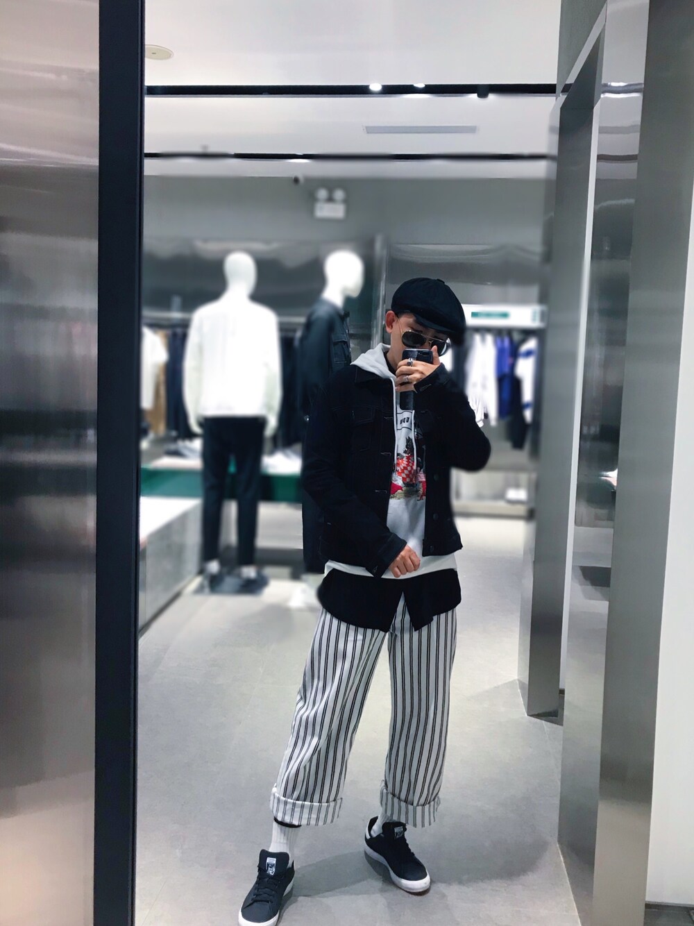 「Cabbeen urbanのアイテム（デニムジャケット、ブラック系）」を使った、阿业sirさん（メンズ・170cm）の秋コーディネートの1枚目の写真