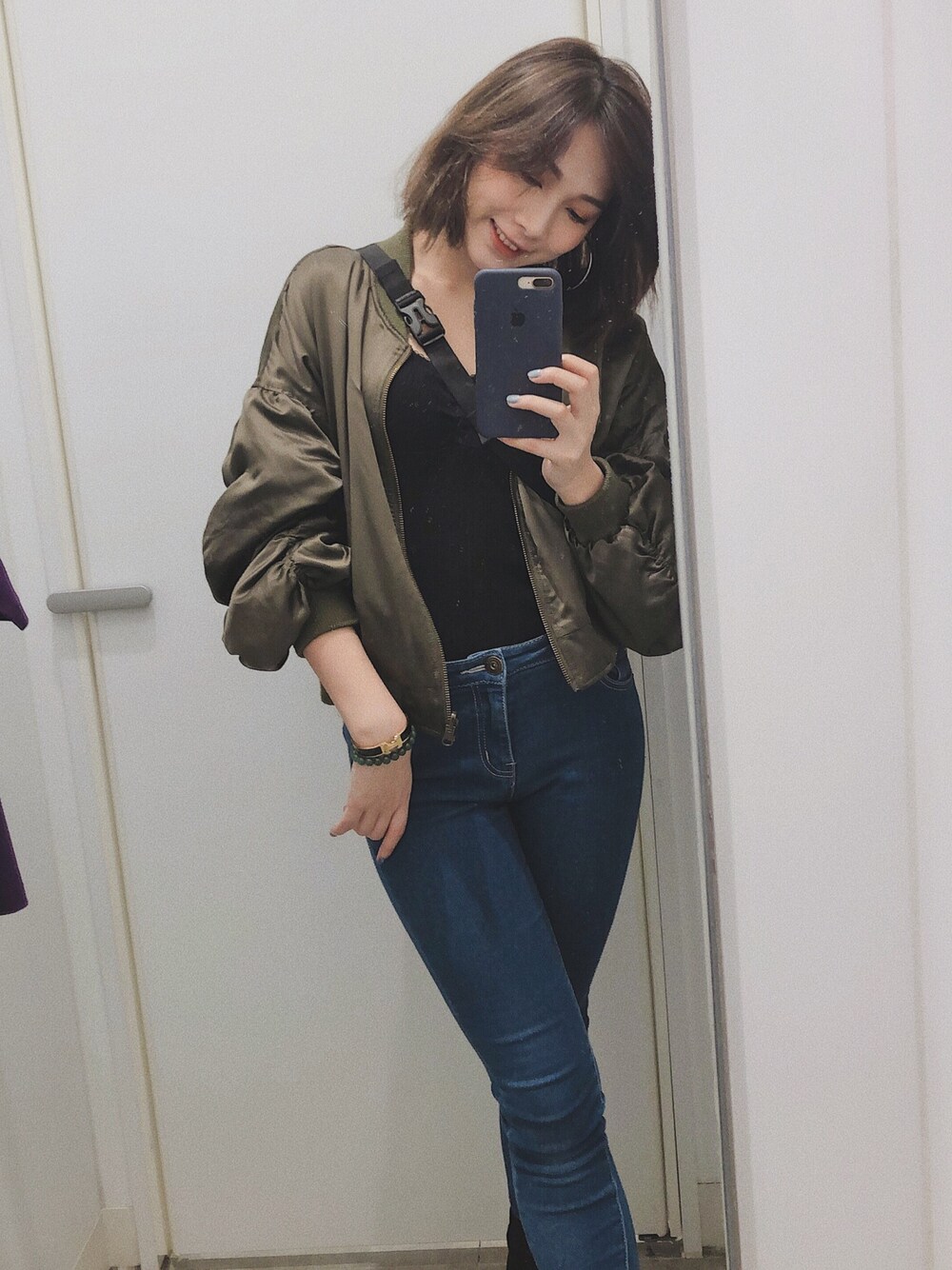 「JEANASISのアイテム（ライダースジャケット、グリーン系）」を使った、Tsz.nokさん（レディース・165cm）の春コーディネートの1枚目の写真