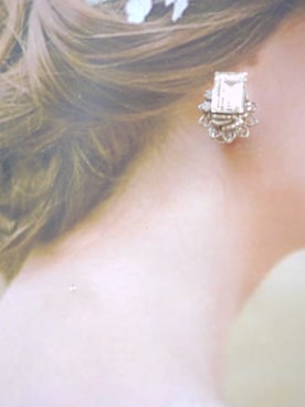 「tone（トーン）の【flua】【vintage accessory】ブライダル 2way  シルクタッセル スワロフスキー シルバー イヤリング（イヤリング、シルバー系）」を使った、flua vintageさん（レディース・152cm）の秋コーディネート