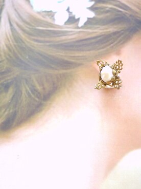 「tone（トーン）の【flua】【vintage accessory】ブライダル 2way  淡水パール ヴィンテージ  コットンフラワー ロングビーズタッセル ピアス（ピアス（両耳用）、ゴールド系）」を使った、flua vintageさん（レディース・152cm）の秋コーディネート